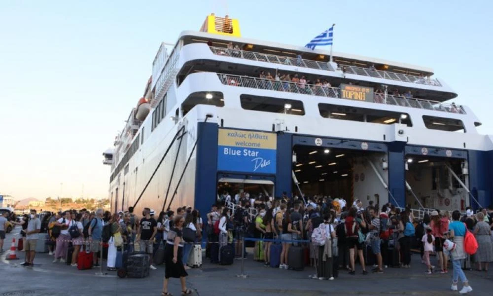 "Φουλ" είναι τα πλοία από Πειραιά και Ραφήνα για το 3μερο του Αγίου Πνεύματος - Ποιοι προορισμοί είναι οι πιο δημοφιλείς (Βίντεο)